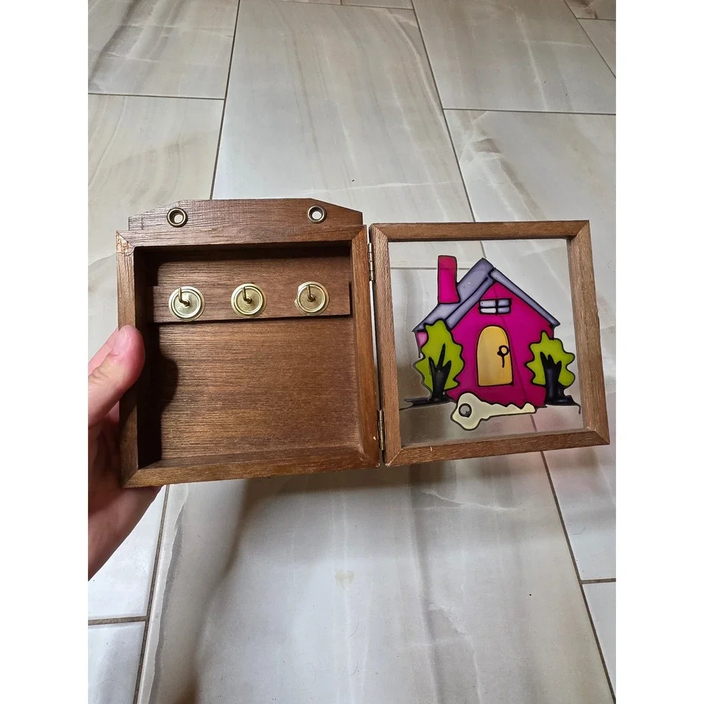 Vintage Wooden Key Holder Box Wall Mount Stained Glass Style House 3 Hooks 6in - Picture 4 of 16